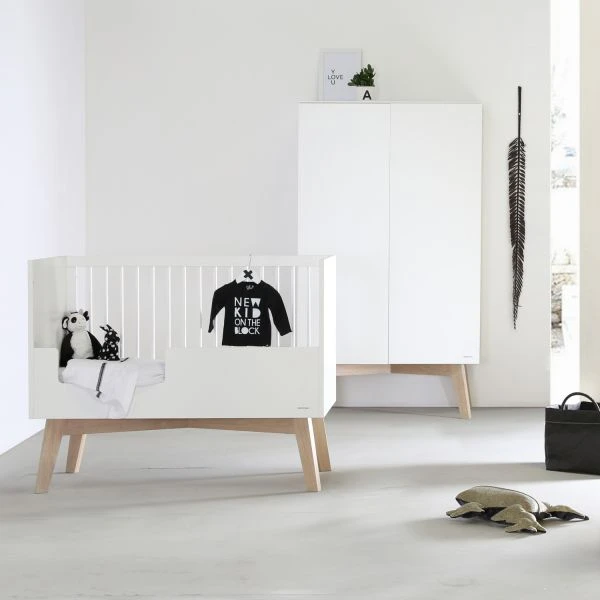 Kidsmill Sixties Babybed Wit Mat / Naturel 70 x 140 cm Kidsmill Sixties Babybed Wit Mat / Naturel 70 X 140 Cm -Babyseries Winkel