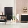 Kidsmill Boutique Babykamer Zwart / Bras | Bed 60 X 120 Cm + Commode -Babyseries Winkel boutique sfeer bw 1 1afd