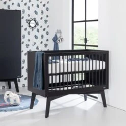 Kidsmill Sixties Babybed Zwart Mat 60 X 120 Cm -Babyseries Winkel kidsmill sixties babybed zwart mat 60 x 120 cm 5 1 c680