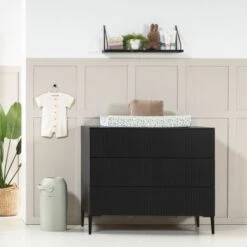 Kidsmill Levi Babykamer | Bed 60 X 120 Cm + Commode Zwart Eiken -Babyseries Winkel levi zwart rechte poot commode sfeer 2 2 e7c7